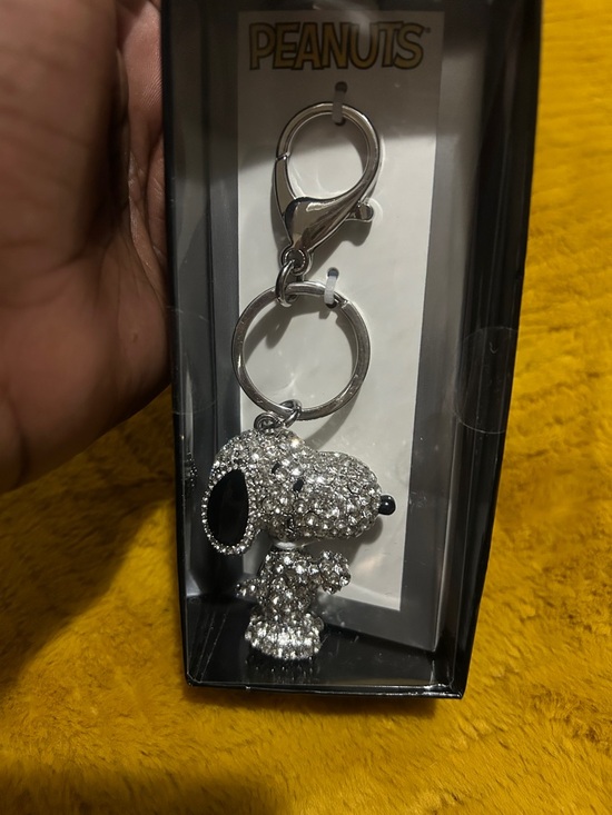 Peanuts Accessories - 🎄Peanuts Sparkling Snoopy Keychain - Silver with Black Accents🎄
